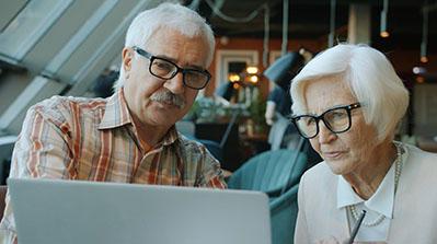 Couple learning more about My LACERA.